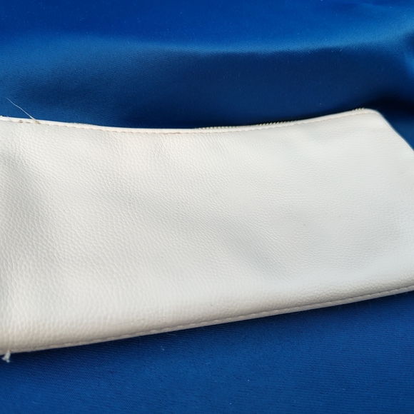 Chloe Parfums Baby Pink Leather Clutch - Picture 6 of 11